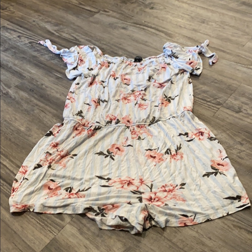Rue 21 Floral Romper - size XL
